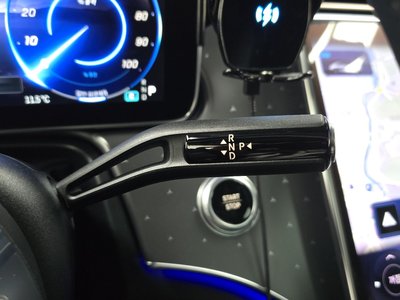 MERCEDES-BENZ EQE - 9