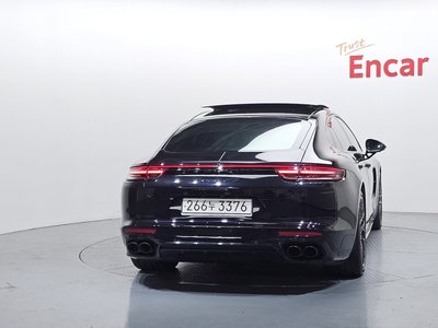 PORSCHE PANAMERA - 4