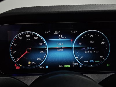 MERCEDES-BENZ E-CLASS - 8