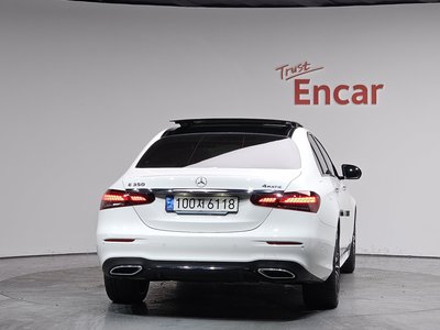 MERCEDES-BENZ E-CLASS - 4