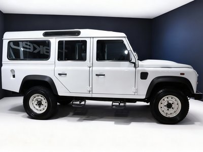 LAND ROVER DEFENDER - 8