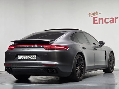 PORSCHE PANAMERA - 4