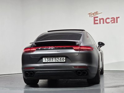 PORSCHE PANAMERA - 3