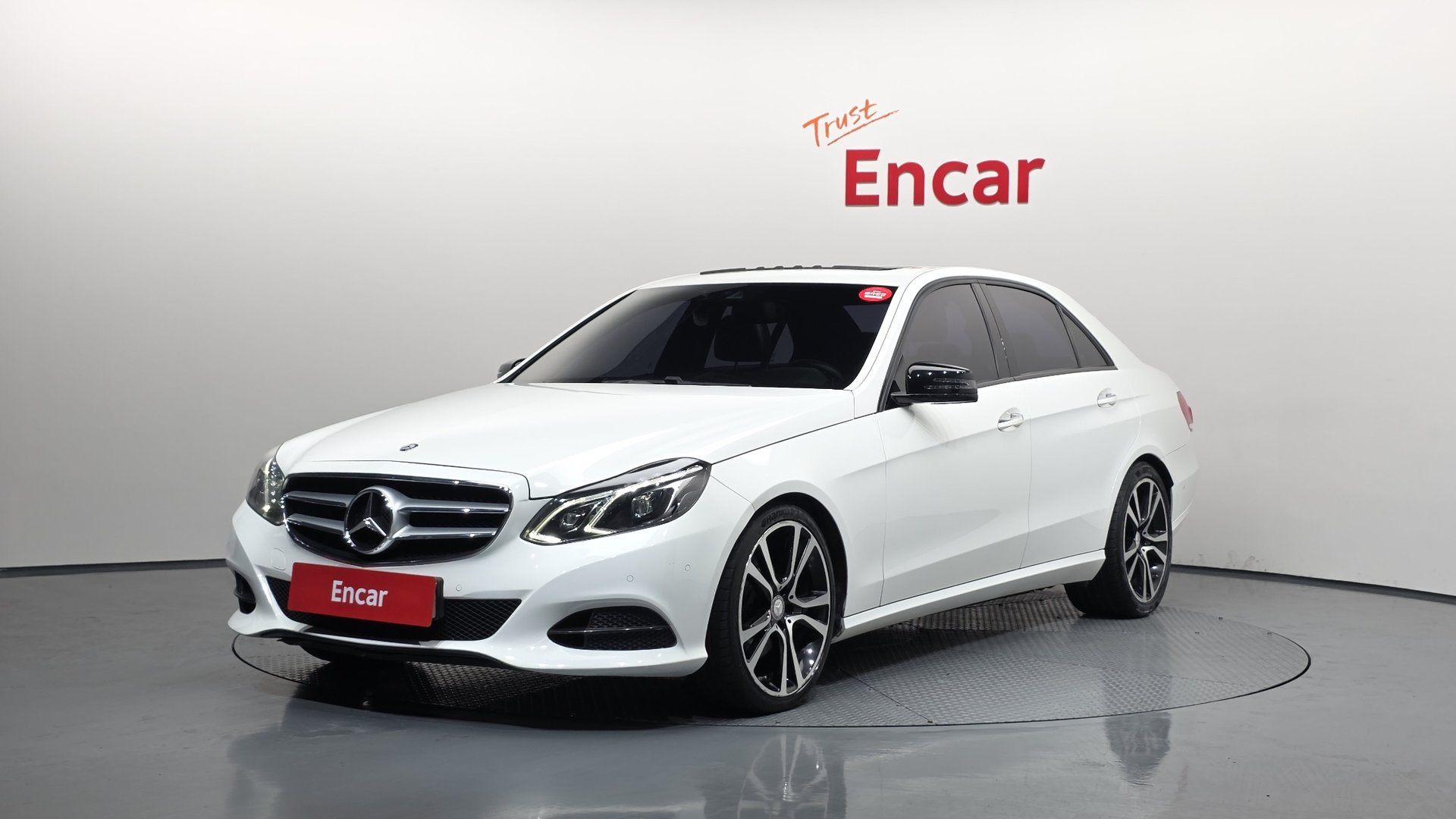 MERCEDES-BENZ E-CLASS - View 1