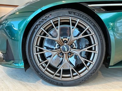 2026 Aston Martin DB12 照片 12