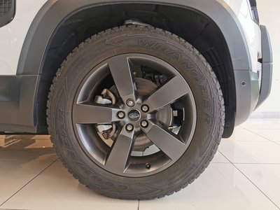 LAND ROVER DEFENDER - 9