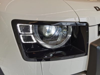 LAND ROVER DEFENDER - 8