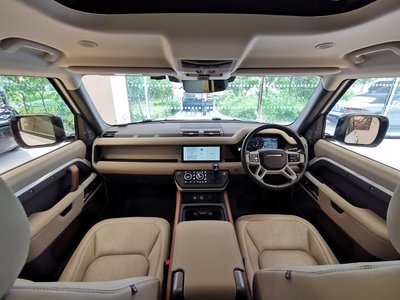 LAND ROVER DEFENDER - 4