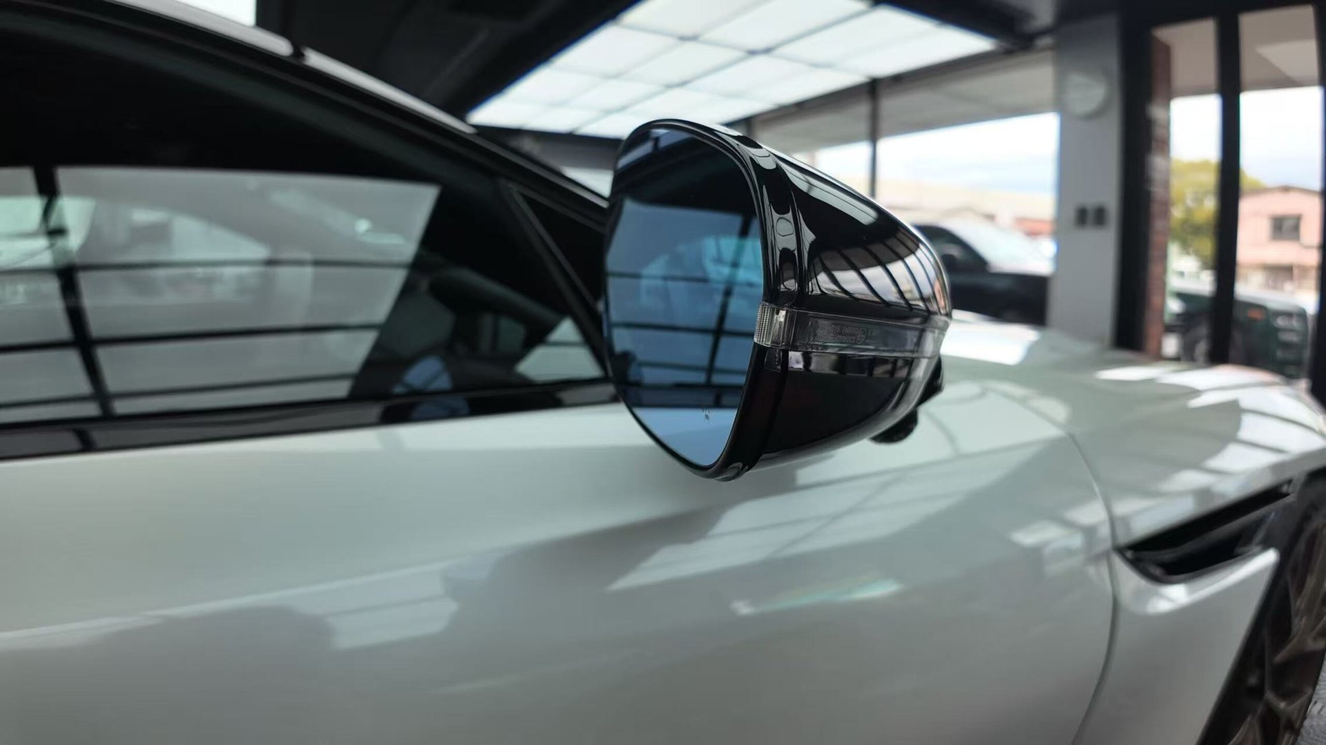 ASTON MARTIN DB12 - View 1