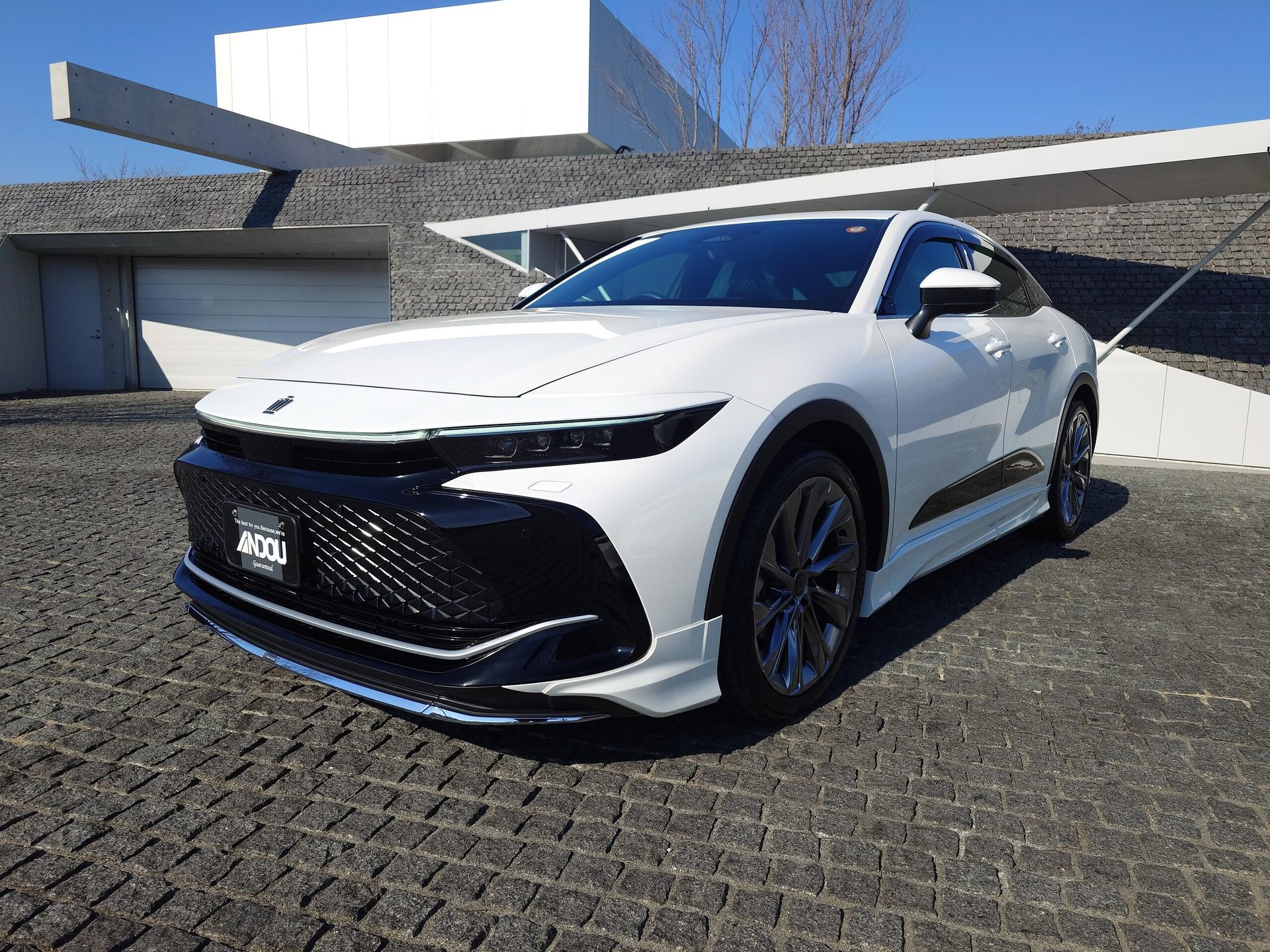 TOYOTA CROWN CROSSOVER - View 1