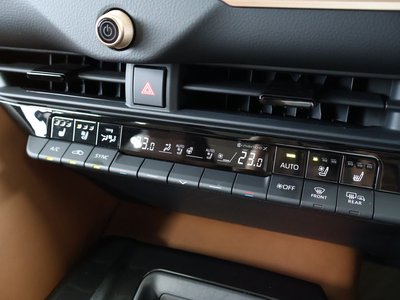 صورة 14 لـ 2025 Toyota CROWN ESTATE