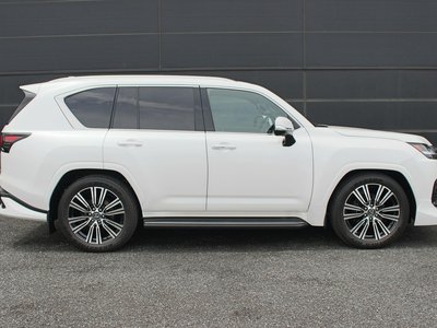 صورة 10 لـ 2025 Lexus LX