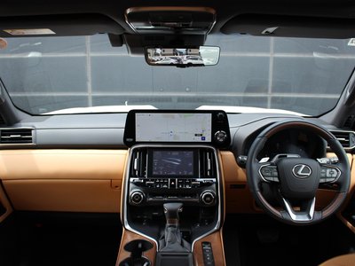 صورة مصغرة 34 لـ 2025 Lexus LX