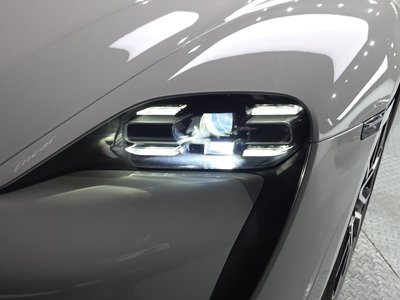 PORSCHE TAYCAN - 9