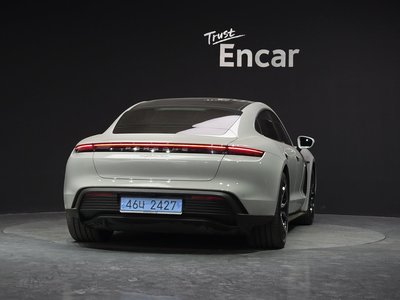 PORSCHE TAYCAN - 3