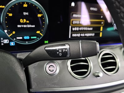 MERCEDES-BENZ E-CLASS - 9