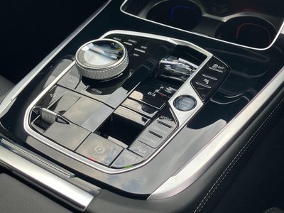 2025 BMW X7 缩略图 23