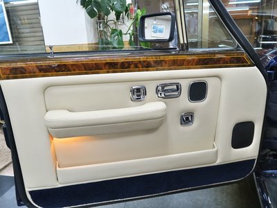 ROLLS-ROYCE SILVER SPIRIT - 10