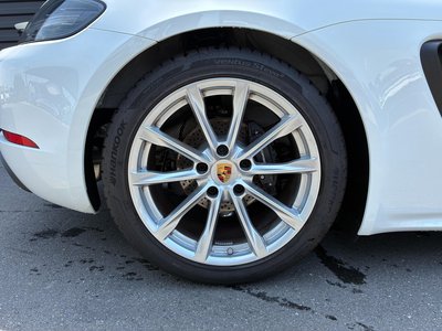 صورة 4 لـ 2025 Porsche 718