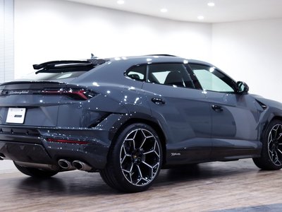 LAMBORGHINI URUS - 8