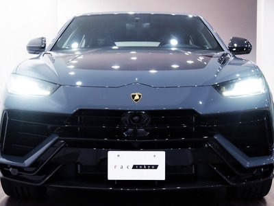 LAMBORGHINI URUS - 6