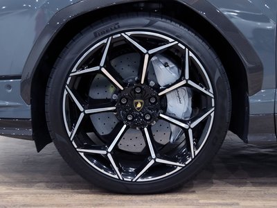 LAMBORGHINI URUS - 5