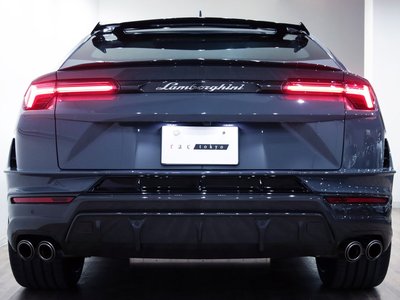 LAMBORGHINI URUS - 7