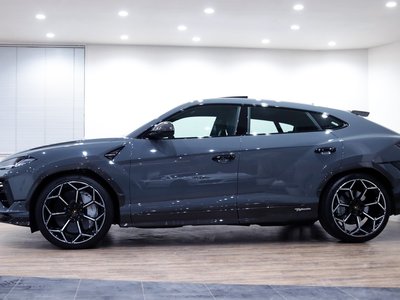 LAMBORGHINI URUS - 9