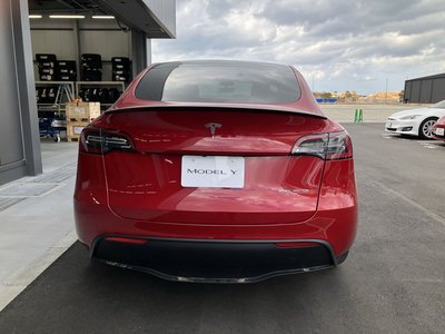 TESLA MODEL Y - 3