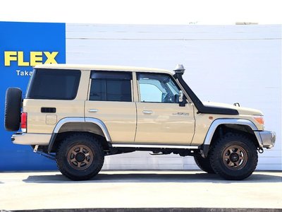TOYOTA LAND CRUISER 70 - 4
