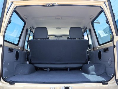 TOYOTA LAND CRUISER 70 - 7
