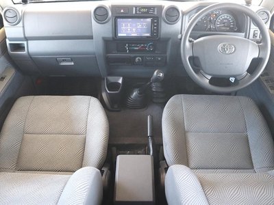 TOYOTA LAND CRUISER 70 - 3