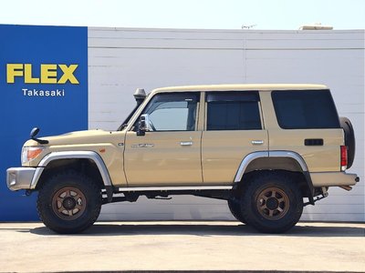 TOYOTA LAND CRUISER 70 - 9