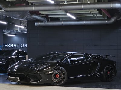 LAMBORGHINI AVENTADOR - 4