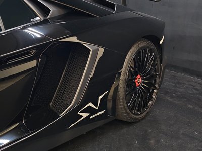 LAMBORGHINI AVENTADOR - 7