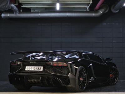 LAMBORGHINI AVENTADOR - 3