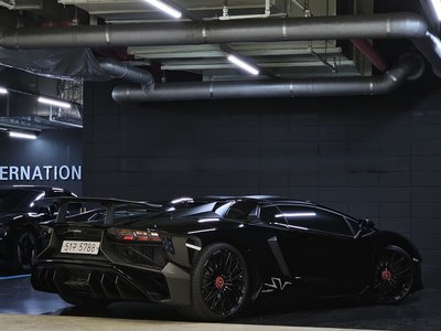 LAMBORGHINI AVENTADOR - 6