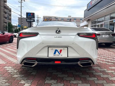 2017 Lexus LC thumbnail 15