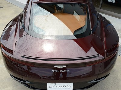 2018 Aston Martin DB11 — фото 13
