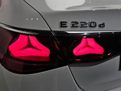 MERCEDES-BENZ E-CLASS - 10