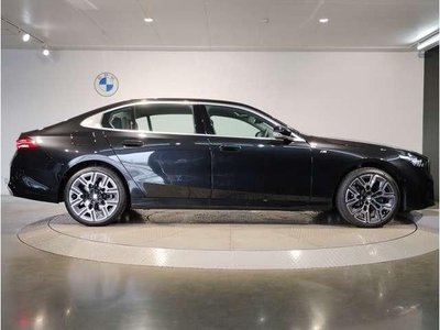 صورة 7 لـ 2026 BMW 5 SERIES