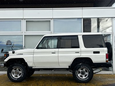 TOYOTA LAND CRUISER 70 - 5