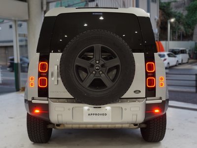 LAND ROVER DEFENDER - 9