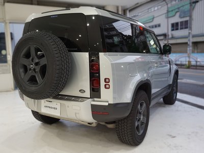 LAND ROVER DEFENDER - 4