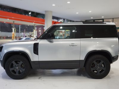 LAND ROVER DEFENDER - 6
