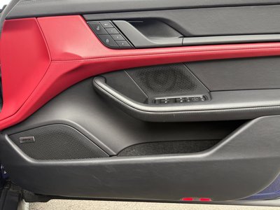 صورة 14 لـ 2024 Porsche TAYCAN