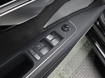 2021 AUDI A8 — миниатюра 27