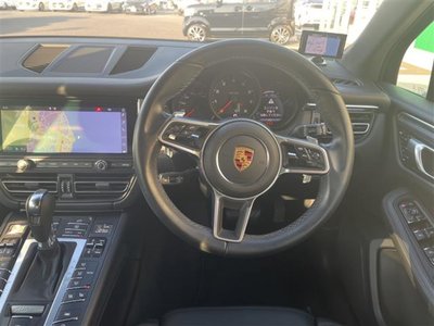 PORSCHE MACAN - 9