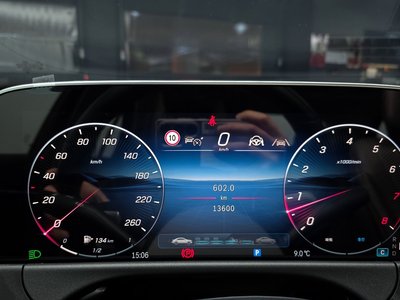 MERCEDES-BENZ E-CLASS - 8