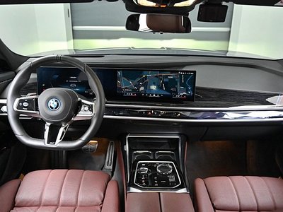 BMW I7 - 7